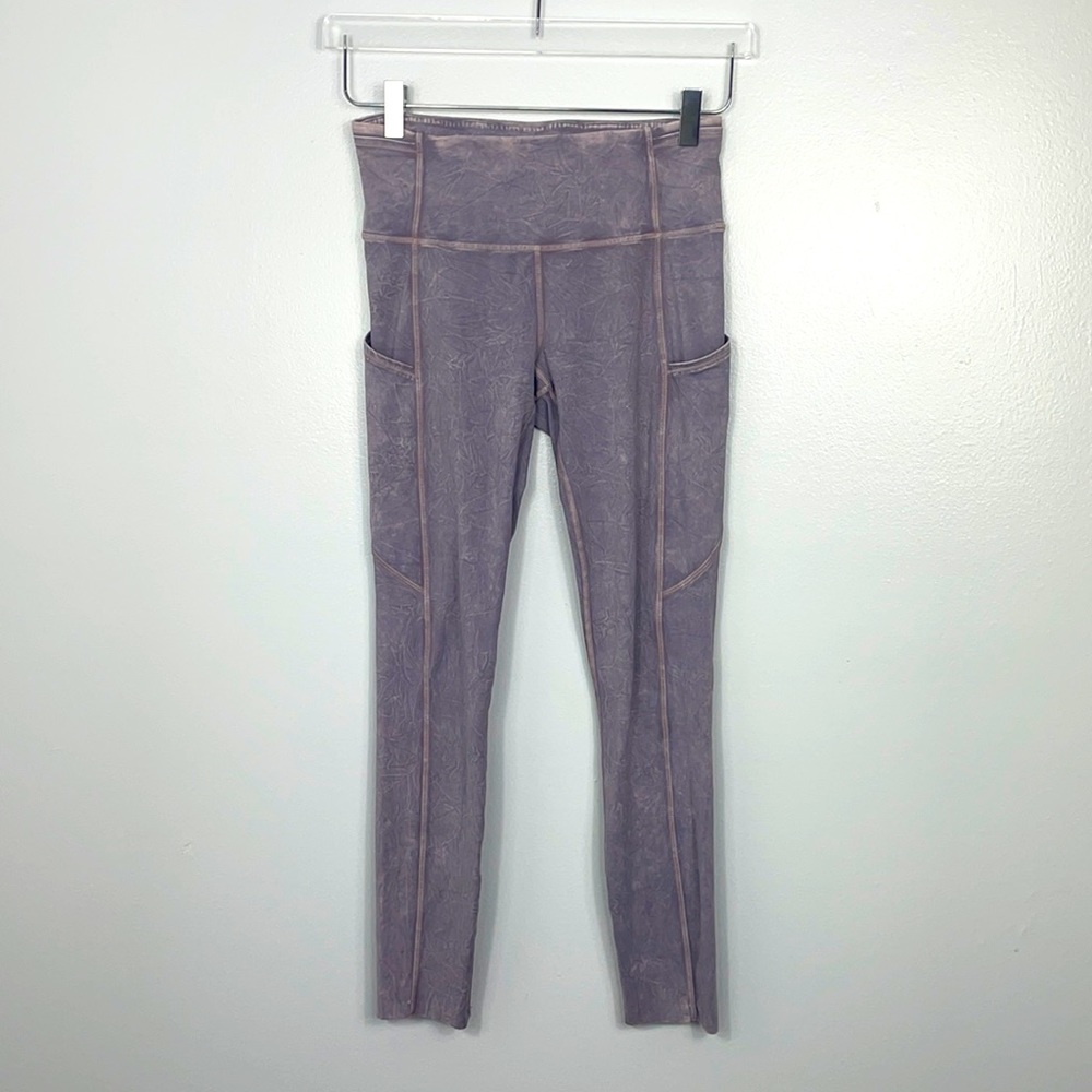 Lululemon Fast and Free HR Tight 25”. Size 6